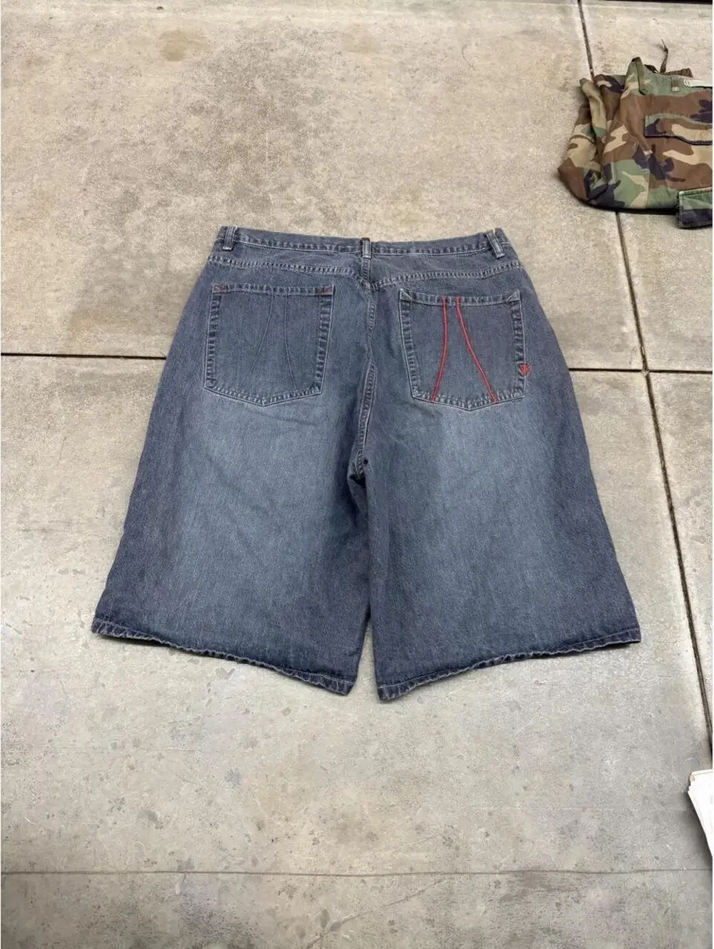 vintage dark blue relaxed baggy fit jean shorts jorts size 40